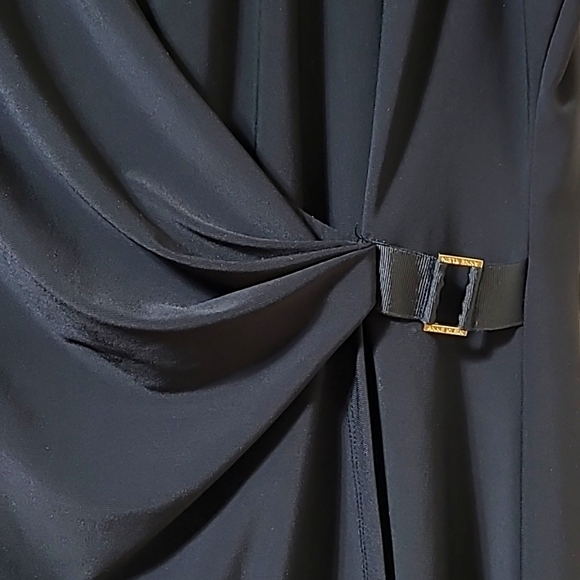 Anne Klein Sleeveless Black V-neck Top - Picture 2 of 7